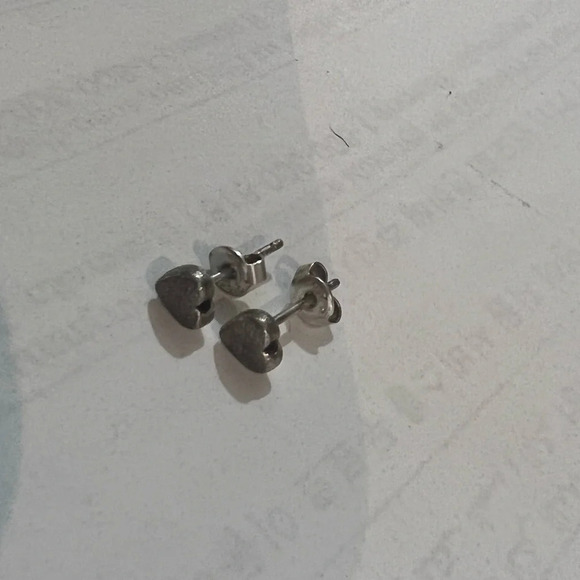 Yasemin Ozeri  Heart Shaped 925 Silver Stud Earrings NWOB - Picture 2 of 7